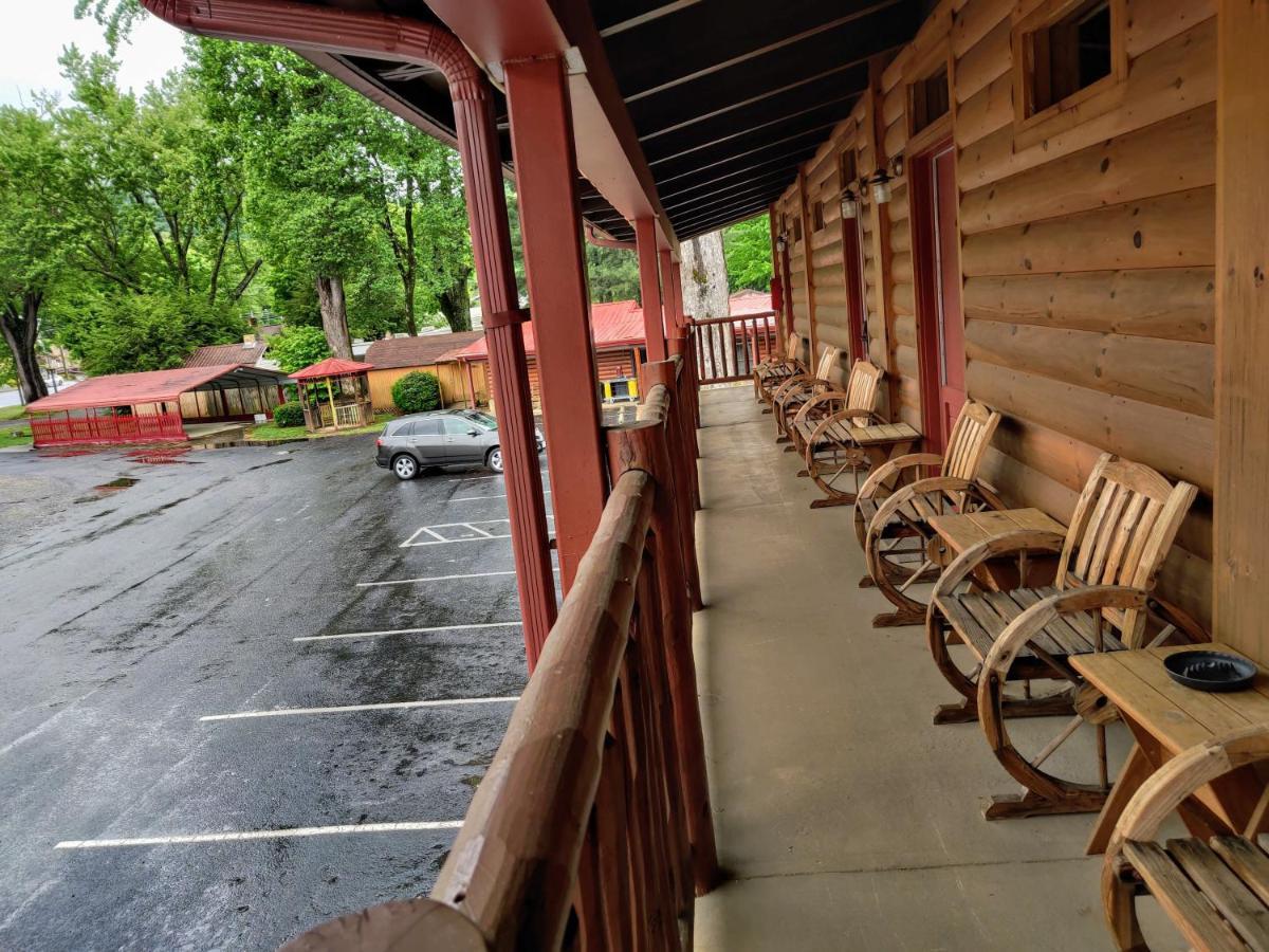 Smoky Falls Hotel