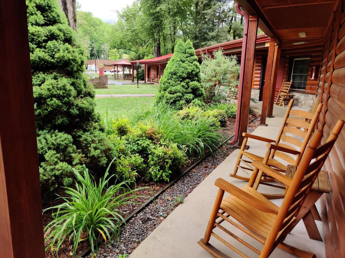 Hotel Smoky Falls 3*