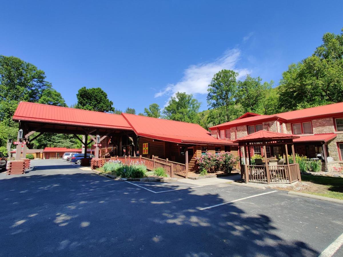Smoky Falls Hotel