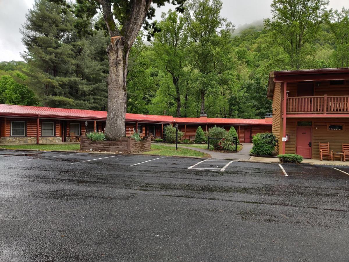 Smoky Falls 3* Maggie Valley